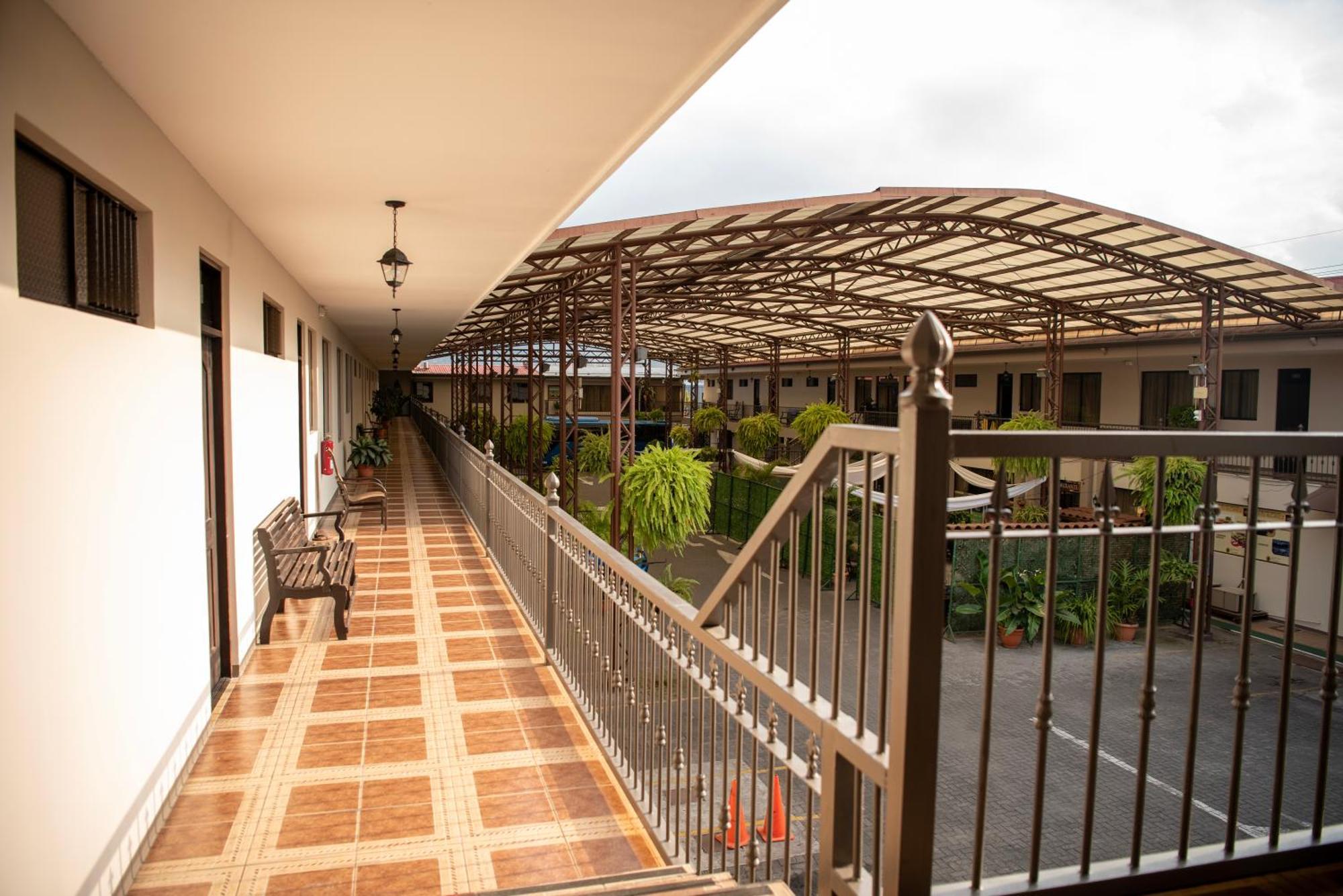 Hotel Y Restaurante El Guarco Cartago Esterno foto