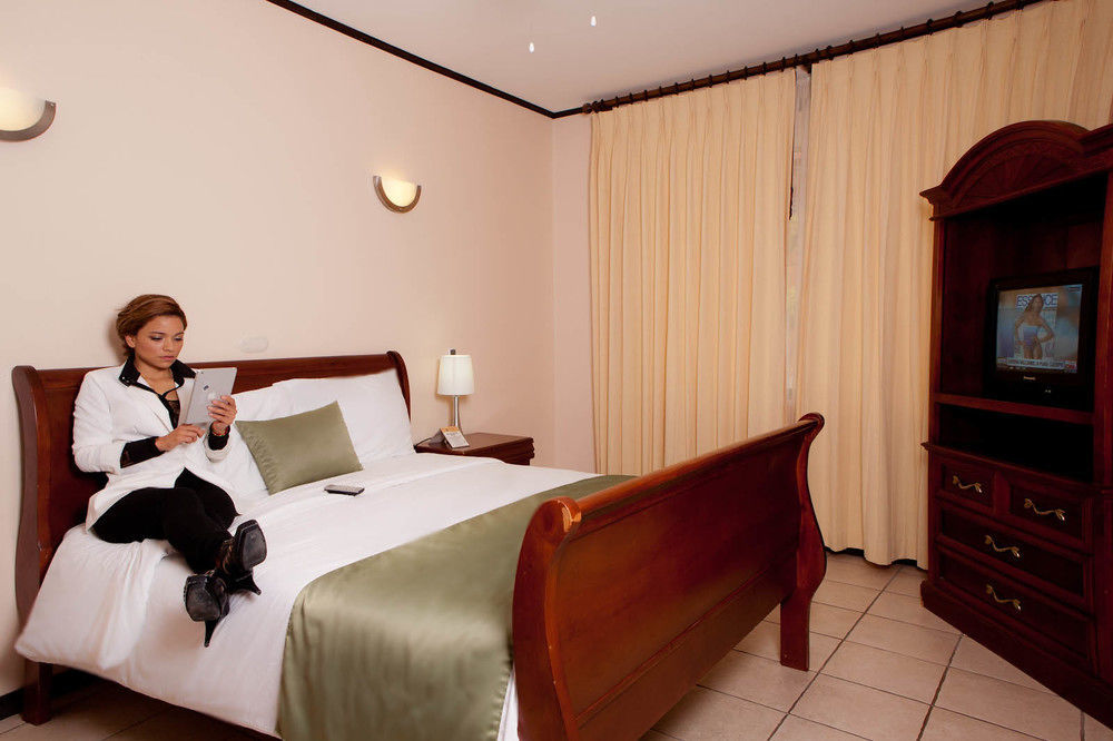 Hotel Y Restaurante El Guarco Cartago Esterno foto