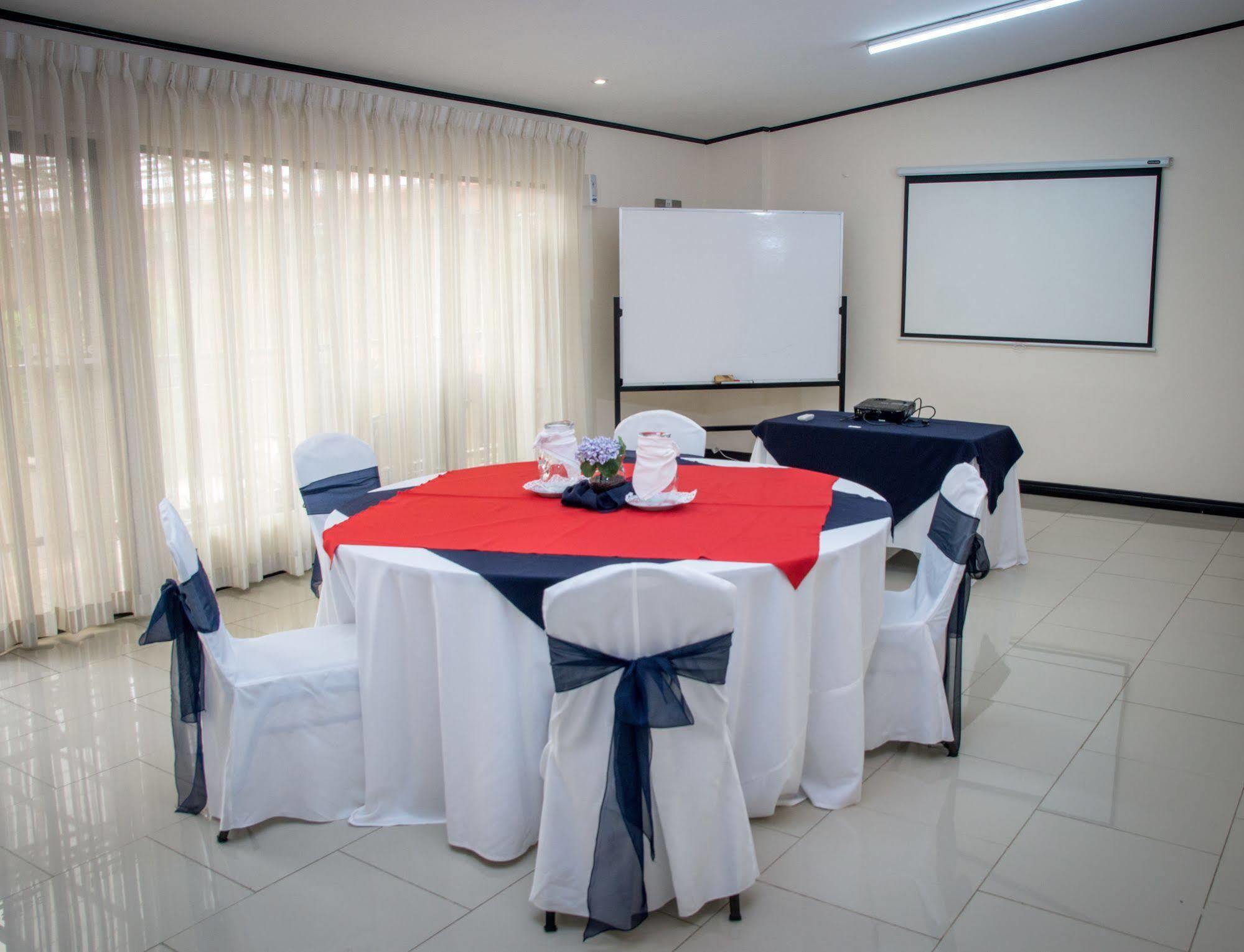 Hotel Y Restaurante El Guarco Cartago Esterno foto